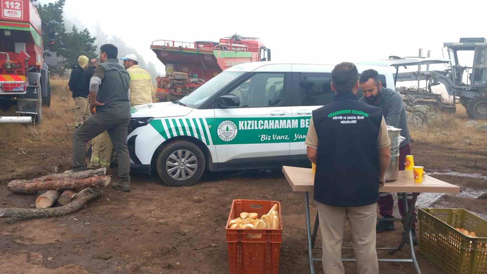 KIZILCAHAMAM BELEDİYESİ’NDEN YANGIN SÖNDÜRME ÇALIŞMALARINA DESTEK