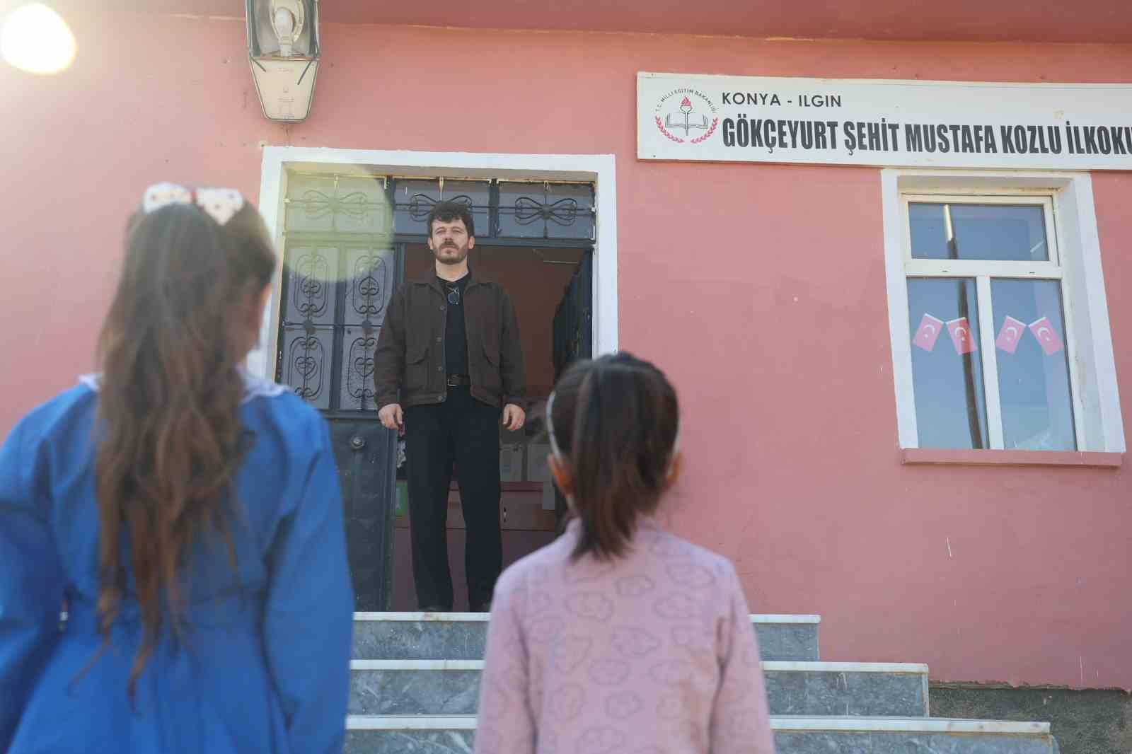 KONYA’DA BİR İLKOKULDA 2 ÖĞRENCİ VE 1 ÖĞRETMEN İÇİN İLK DERS ZİLİ ÇALDI