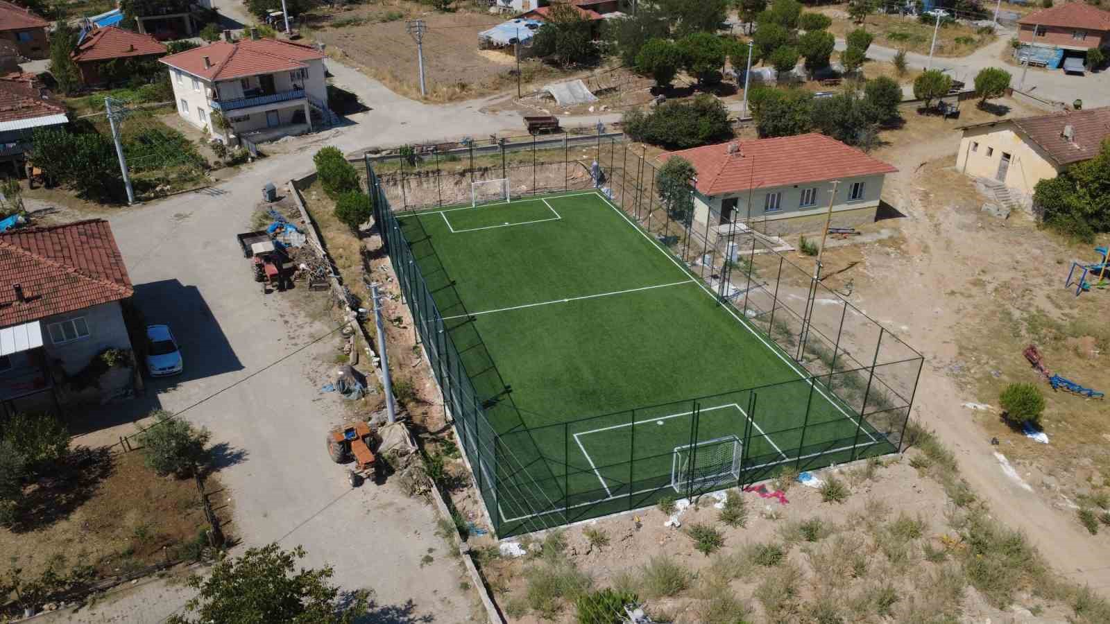 DEMİRCİ’DE 11 KIRSAL MAHALLEYE HALI SAHA