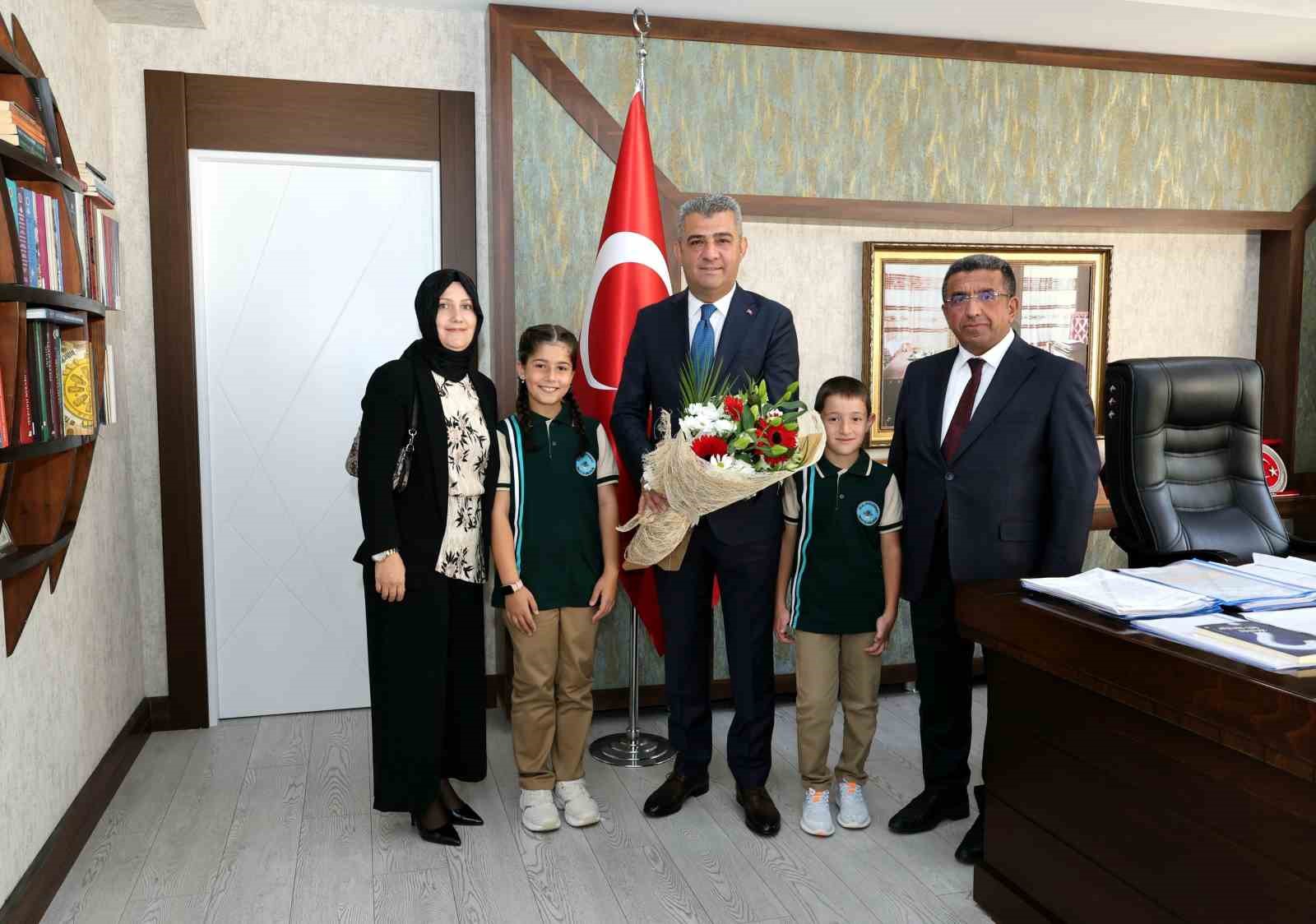 ERZURUM’DA İLK DERS ZİLİ ÇALDI