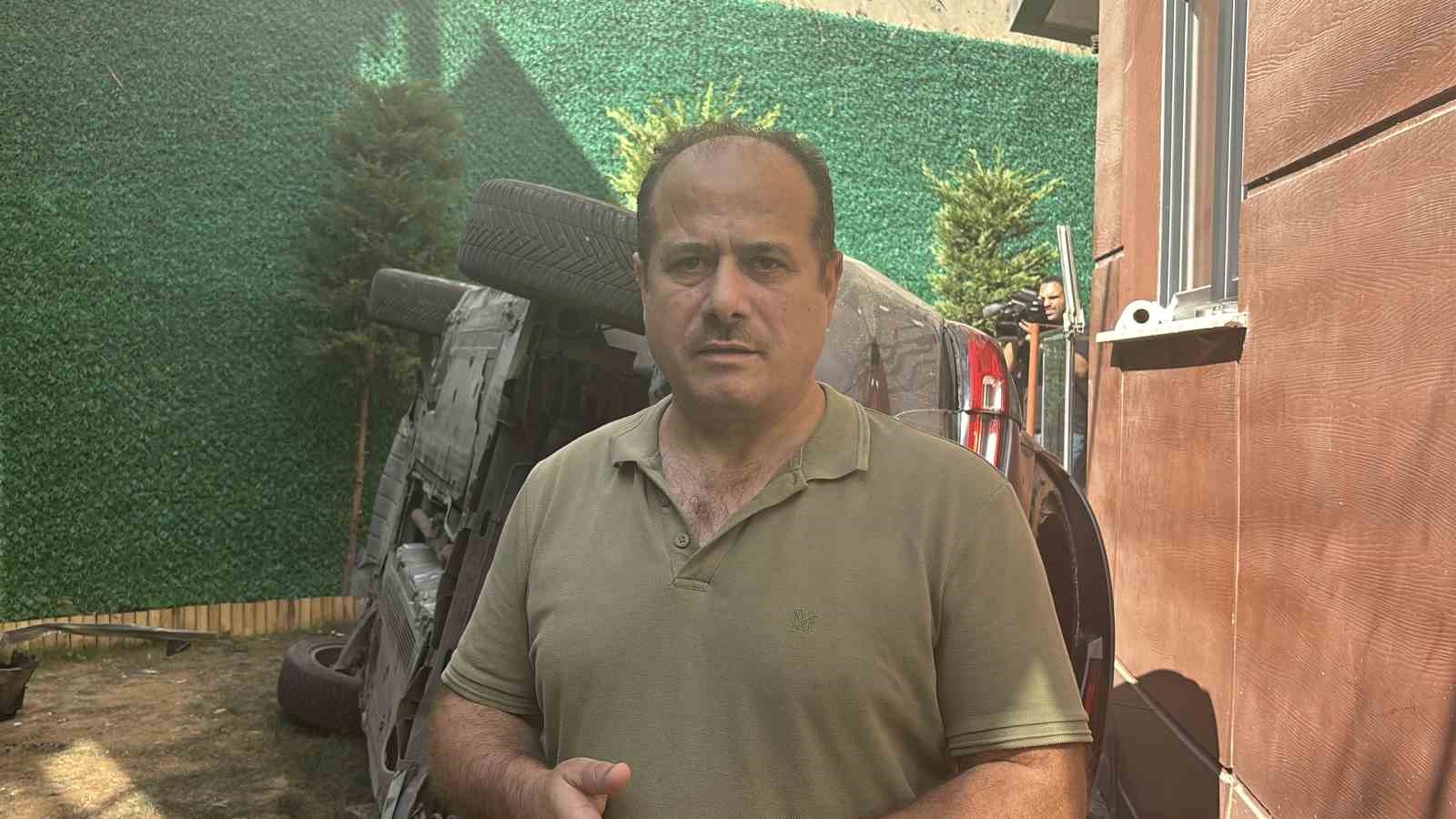 EYÜPSULTAN’DA OTOMOBİL BAHÇEYE UÇTU, GÜN AĞARINCA ORTALIĞIN SAVAŞ ALANINA DÖNDÜĞÜ GÖRÜLDÜ