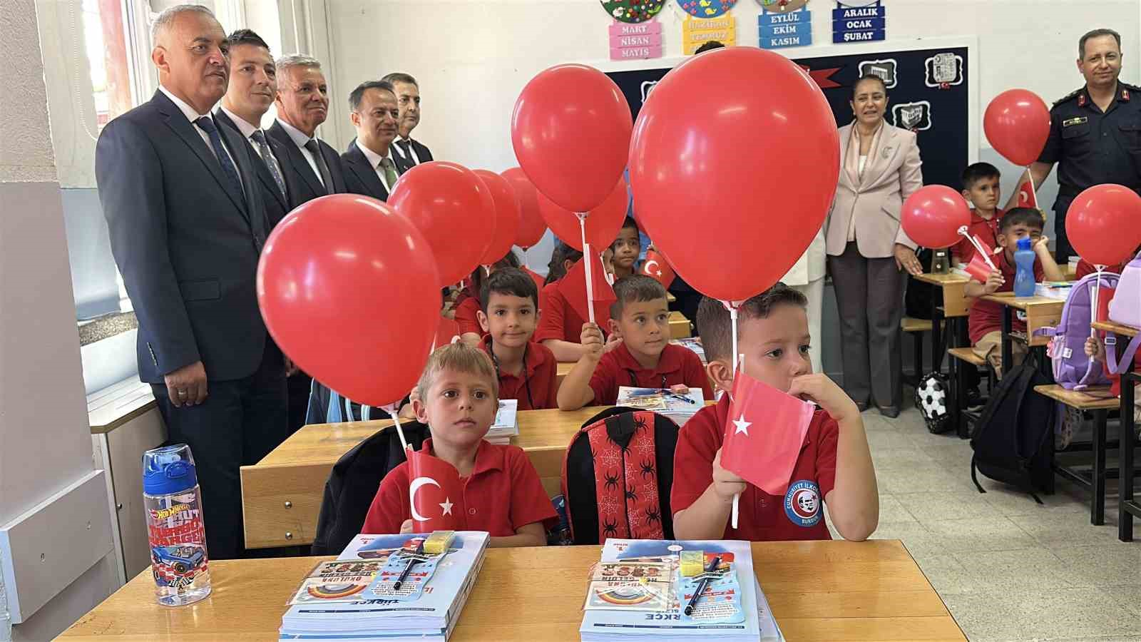BURDUR’DA YENİ EĞİTİM ÖĞRETİM YILI BAŞLADI: 41 BİN 943 ÖĞRENCİ DERS BAŞI YAPTI