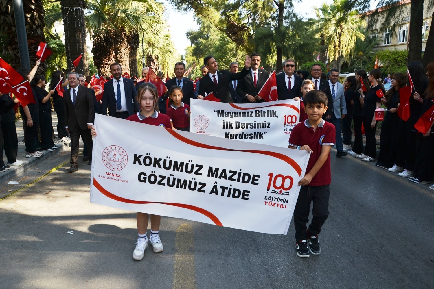 MANİSA’DA 270 BİN ÖĞRENCİ İÇİN DERS ZİLİ ÇALDI