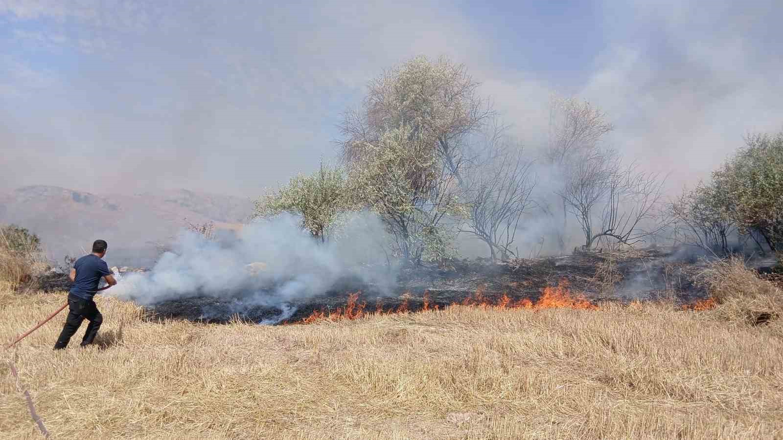 SARAYKENT’TE 150 DÖNÜM ARAZİ YANDI