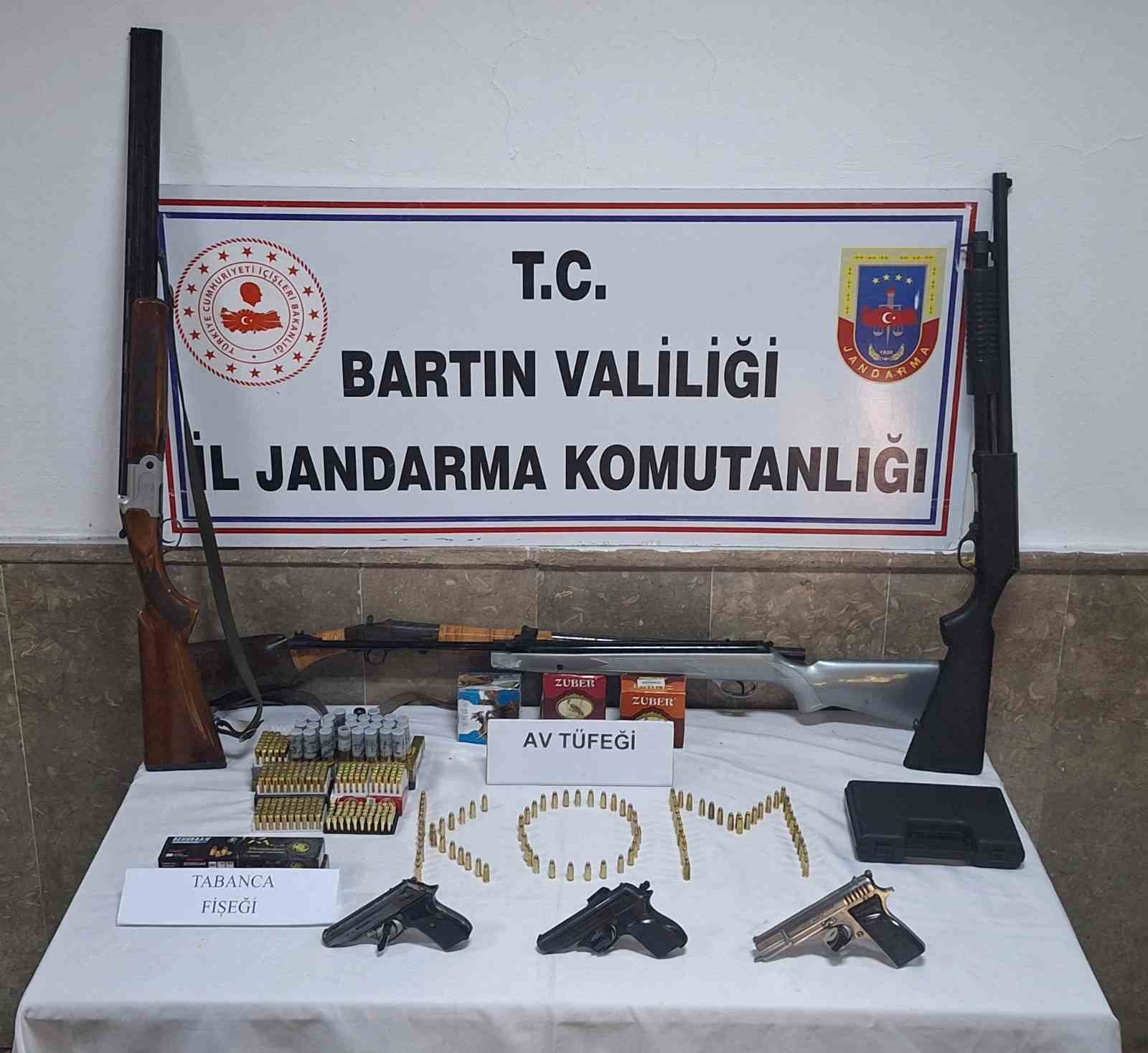 BARTIN MERKEZLİ DEV OPERASYON: EŞ ZAMANLI 30 ADRESE BASKIN YAPILDI, 26 KİŞİ GÖZALTINA ALINDI