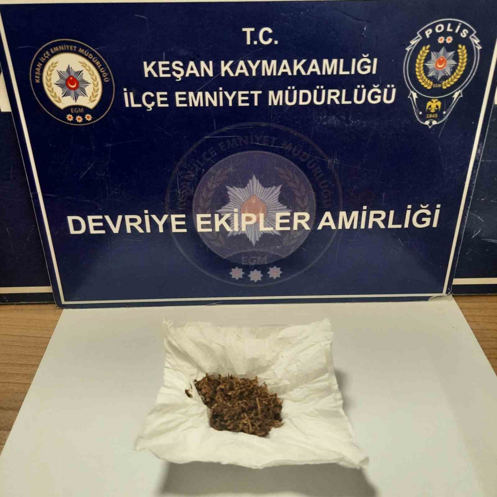 KEŞAN’DA UYUŞTURUCU İLE YAKALANAN ŞÜPHELİ GÖZALTINA ALINDI