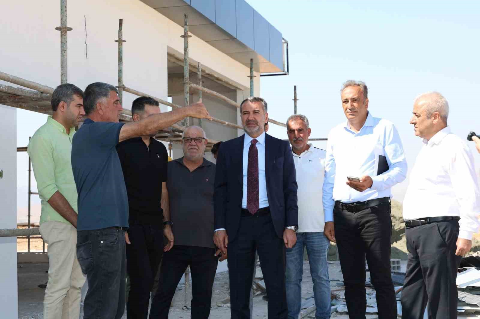 BAŞKAN ŞERİFOĞULLARI, YAPIMI DEVAM EDEN PROJELERİ İNCELEDİ