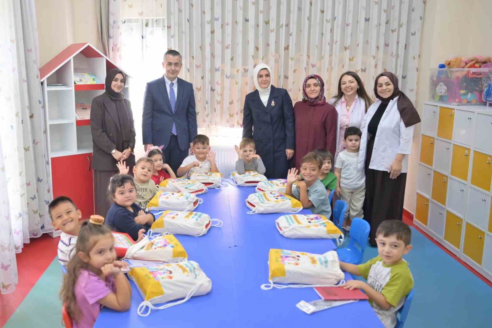 ESENYURT BELEDİYE BAŞKAN VEKİLİ CAN AKSOY OKULLARIN İLK GÜNÜNDE ÖĞRENCİLERİ YALNIZ BIRAKMADI