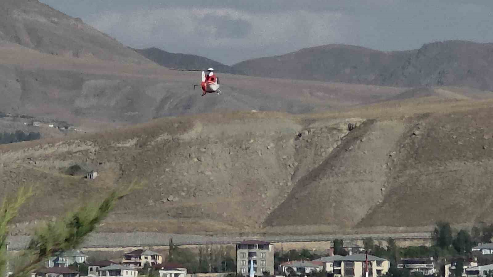 SARILIK HASTASI BEBEK AMBULANS HELİKOPTER İLE VAN’A GETİRİLDİ