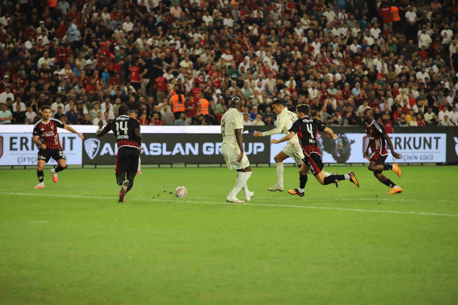 TRENDYOL SÜPER LİG: GAZİANTEP FK: 0 - FENERBAHÇE: 0 (MAÇ DEVAM EDİYOR)