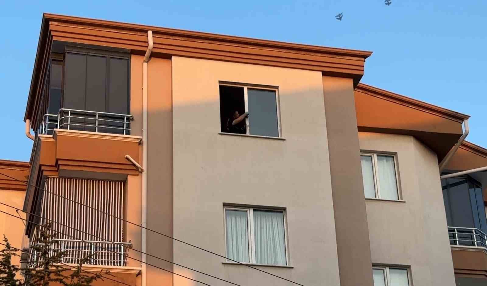 5. KATTAN DÜŞEN GENÇ KIZ AĞIR YARALANDI