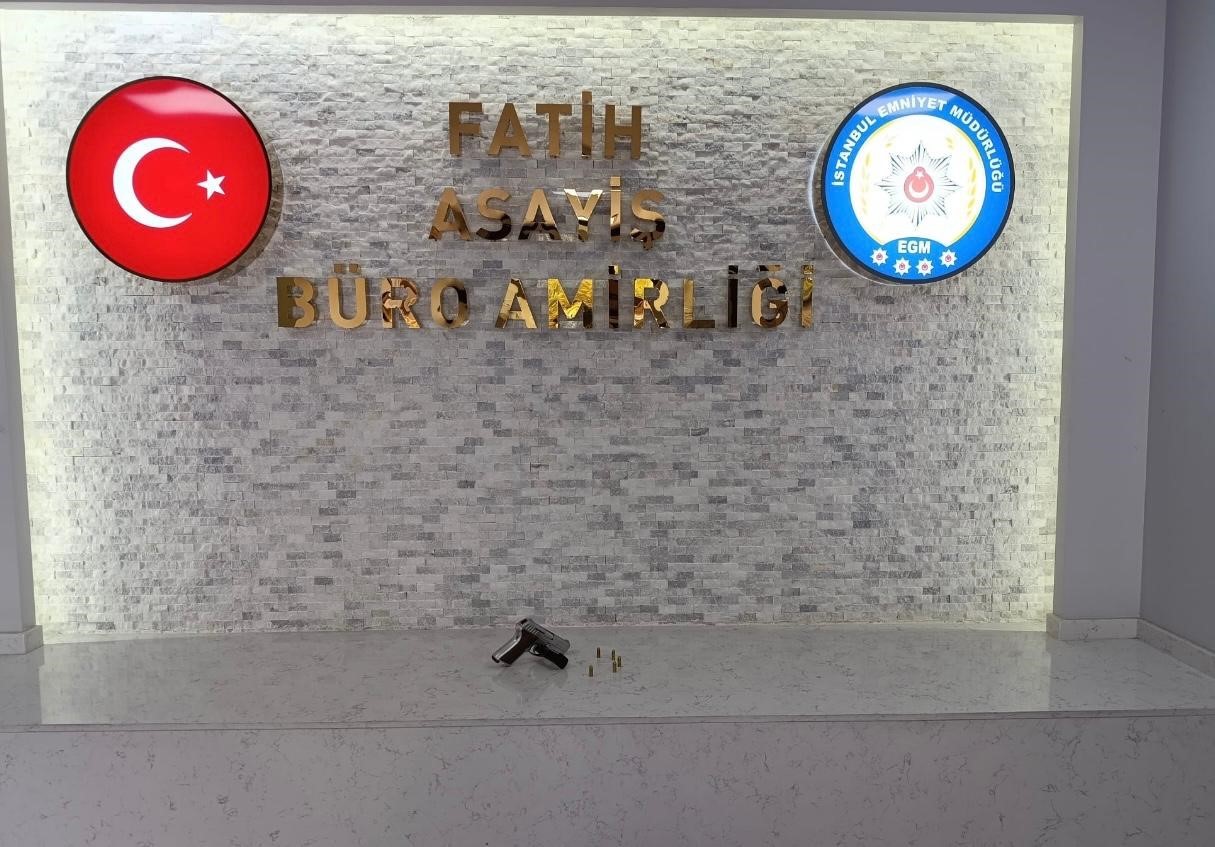 FATİH’TE İŞ YERİNİN FOTOĞRAFLARINI ÇEKİP, SALDIRI HAZIRLIĞI YAPAN 2 ŞÜPHELİ YAKALANDI