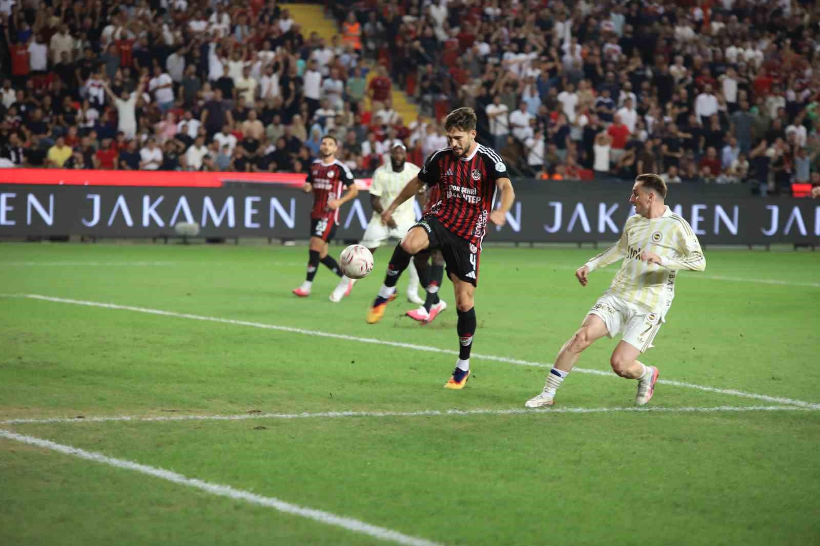 TRENDYOL SÜPER LİG: GAZİANTEP FK: 0 - FENERBAHÇE: 0 (İLK YARI)