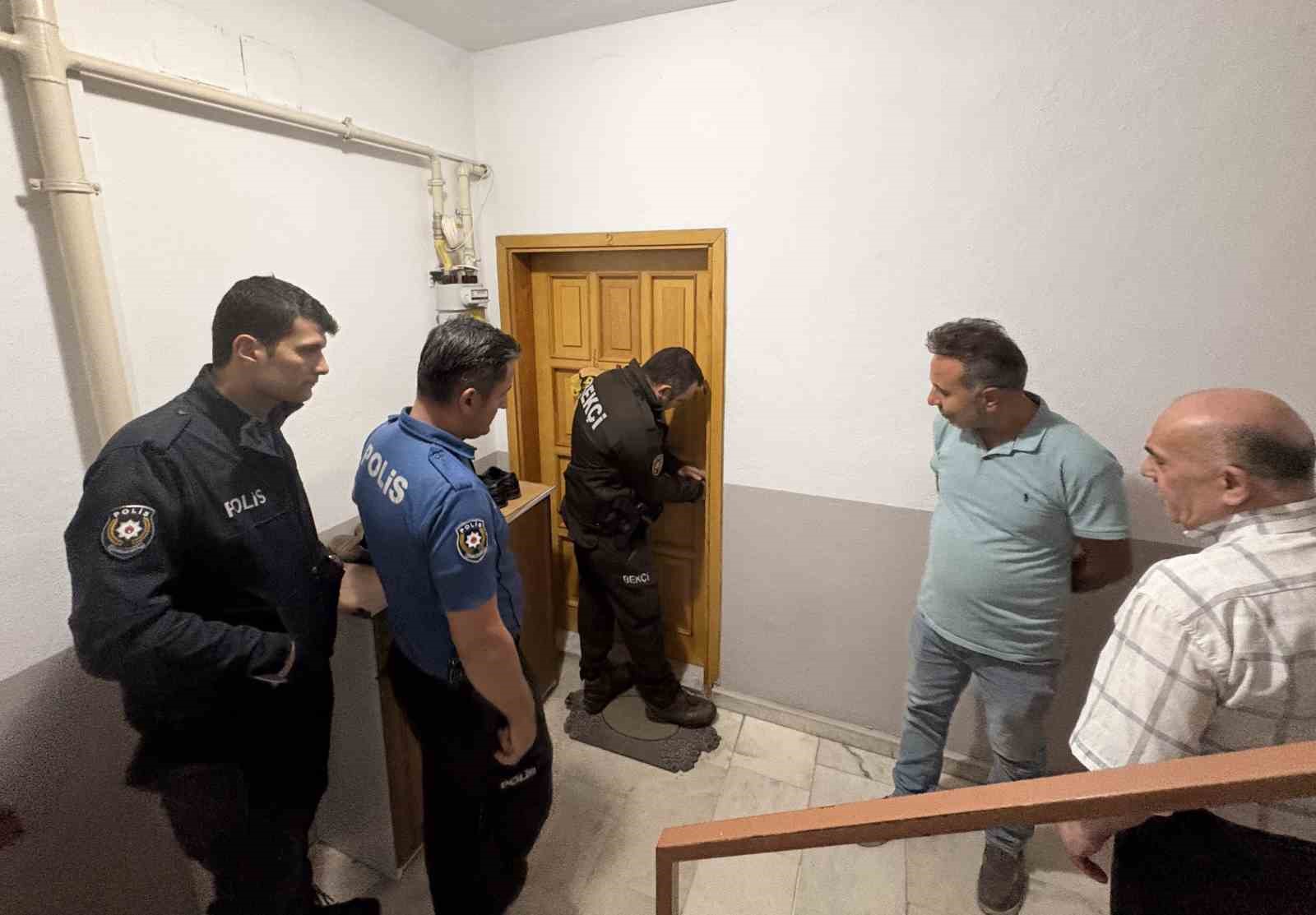 CAMİYE GİDERKEN TOST MAKİNESİNİ KAPATMAYI UNUTTU, YANIK KOKUSU İTFAİYEYİ ALARMA GEÇİRDİ