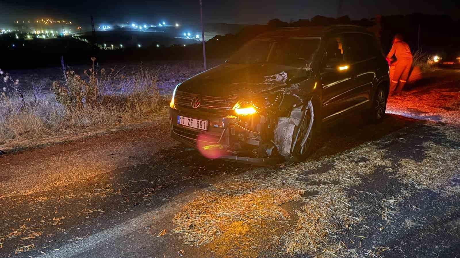 ÇAN’DA OTOMOBİL SAMAN YÜKLÜ TRAKTÖRE ÇARPTI: 1 YARALI