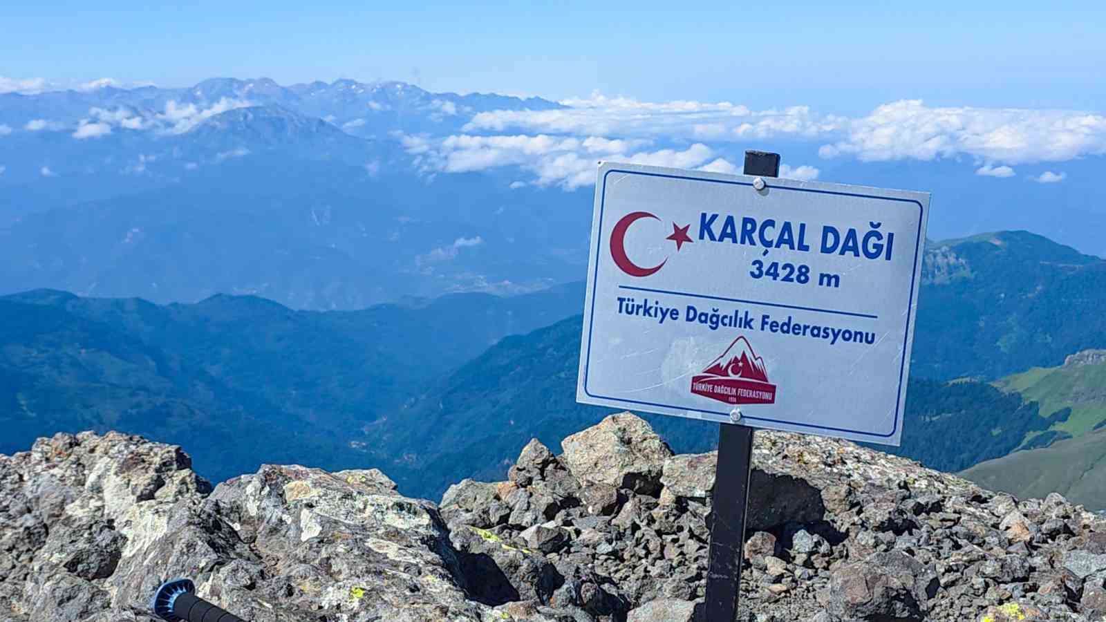 3 BİN 428 RAKIMDAKİ KARÇAL DAĞI’NIN ZİRVESİ HAVADAN GÖRÜNTÜLENDİ