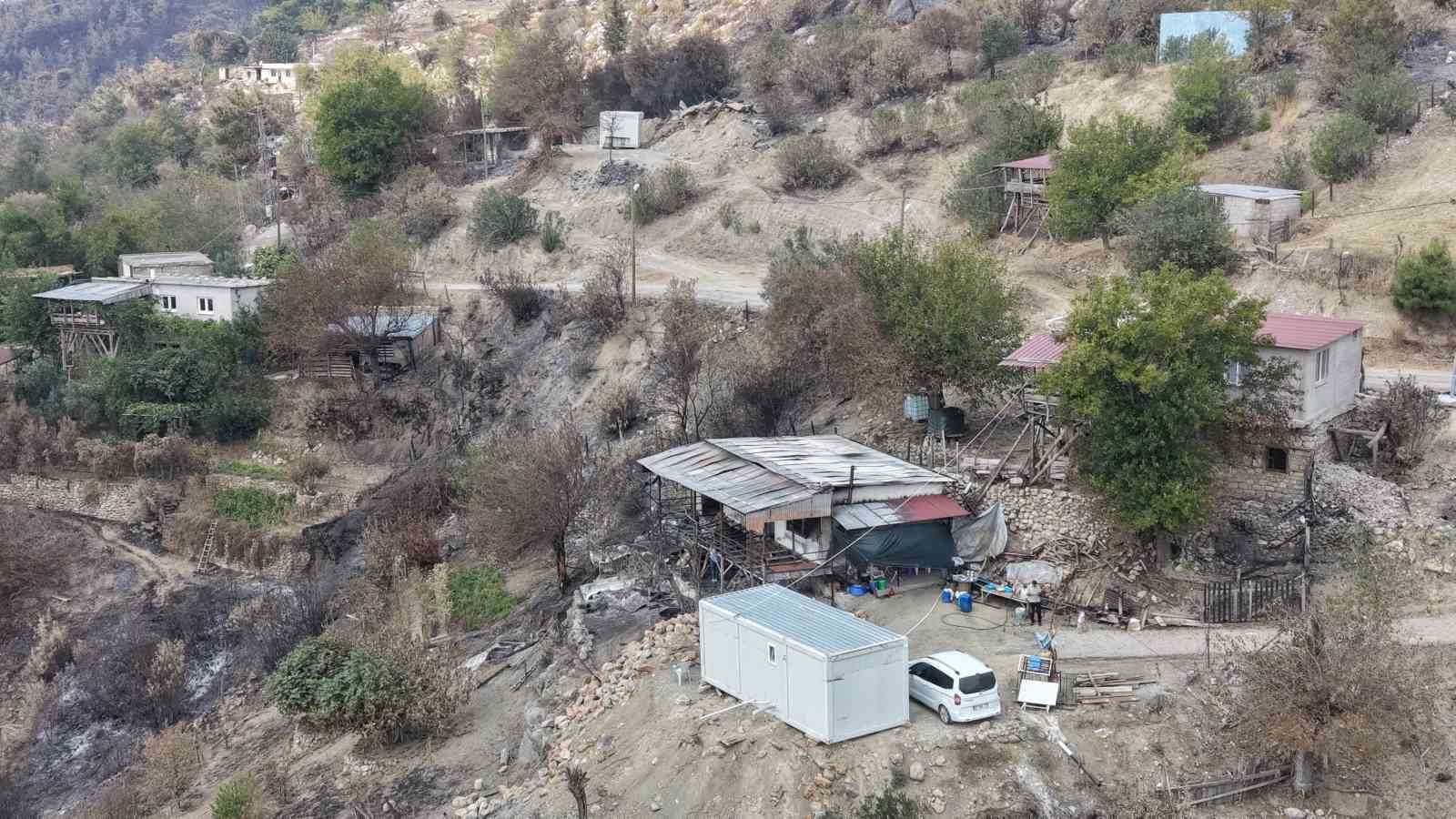 KOZAN’DAKİ ORMAN YANGININDA EVLERİ YANAN AİLELERE KONTEYNER DESTEĞİ