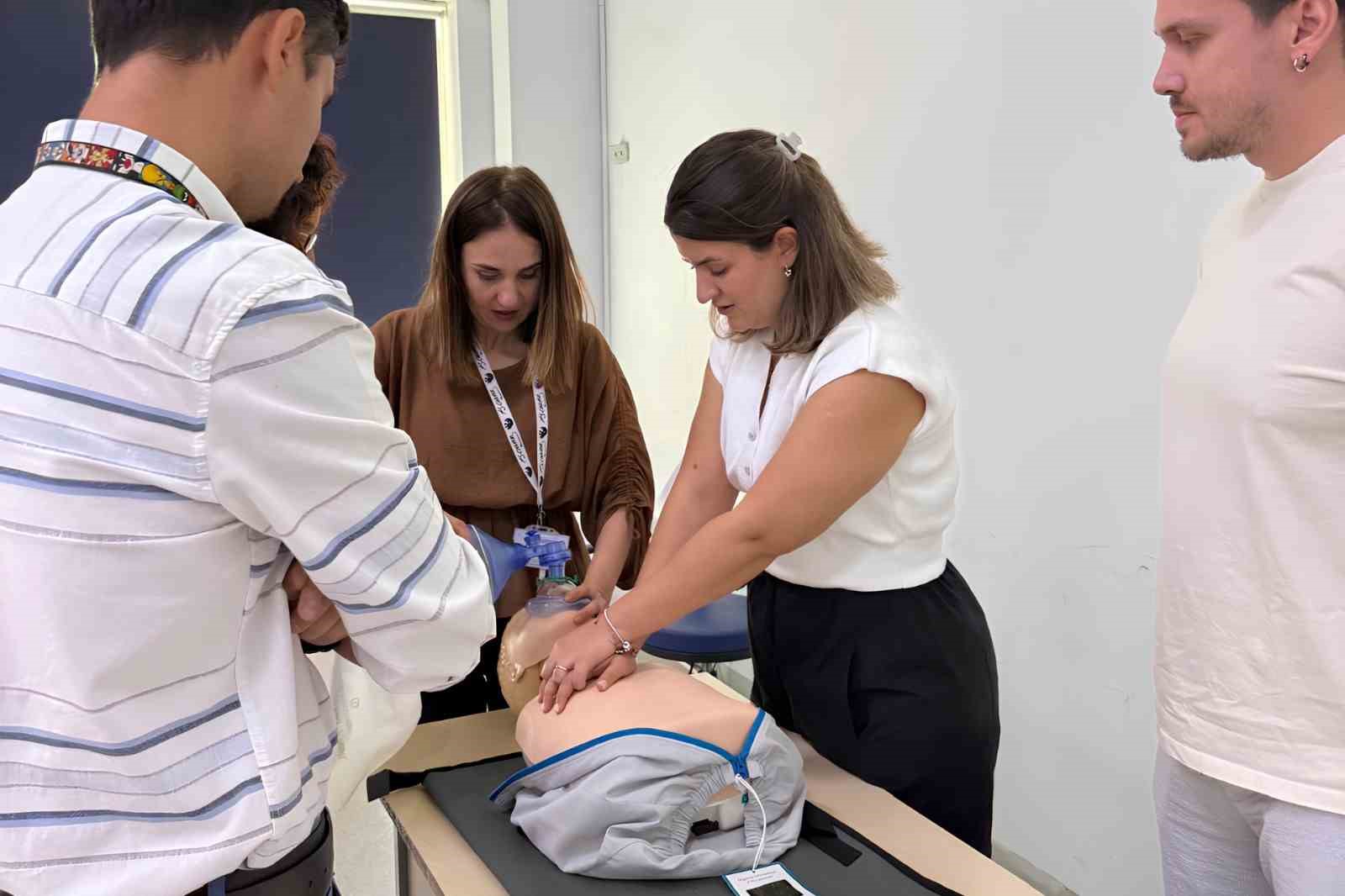 ADÜ’DE ÇOCUK ACİL DURUMLARI İÇİN KRİTİK EĞİTİM