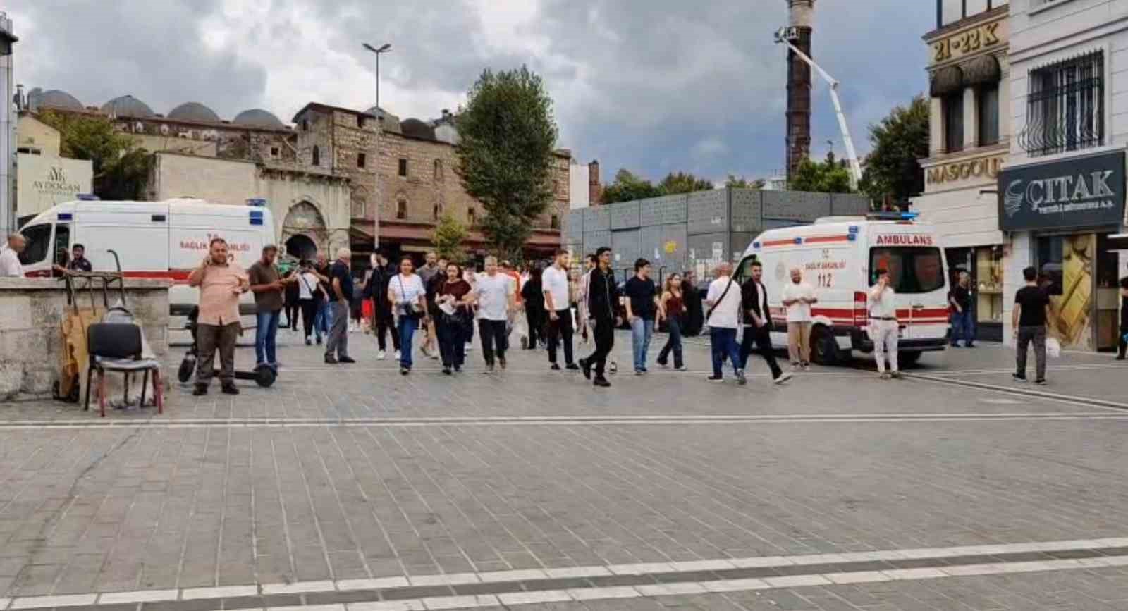 FATİH’TE DÖVİZ BÜROSUNDA SİLAHLI KAVGA: 2 ÖLÜ, 2 YARALI