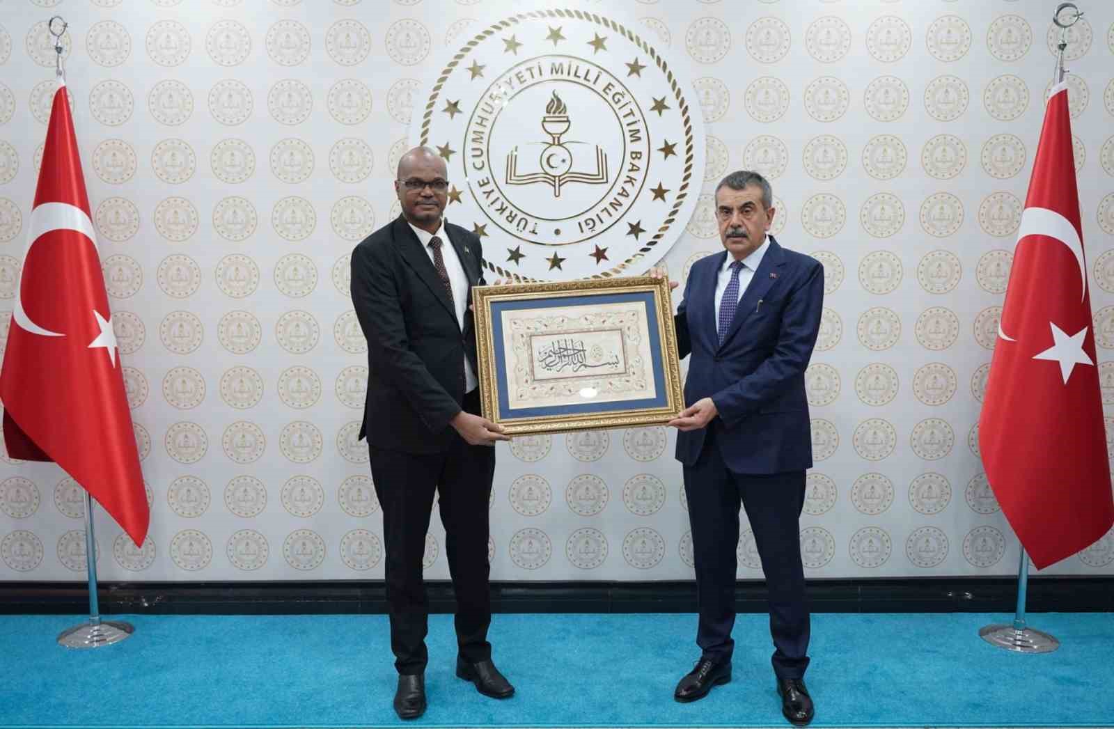 BAKAN TEKİN, SUDAN EĞİTİM BAKANI HAJAR İLE BİR ARAYA GELDİ