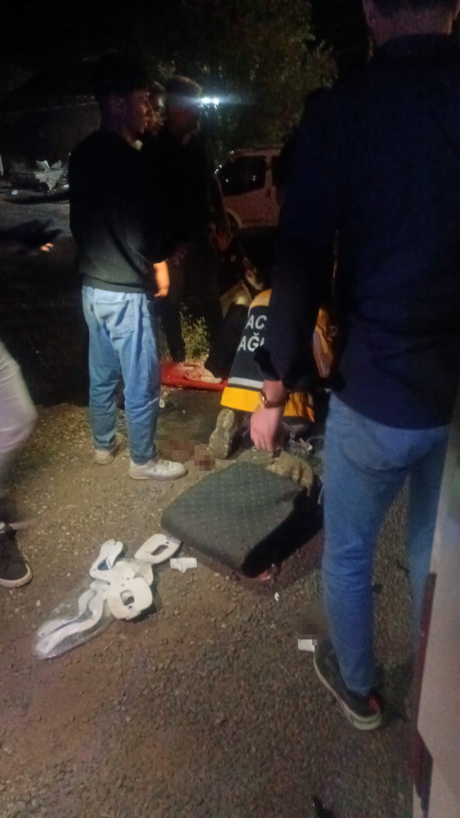 VAN’DA YOLCU MİNİBÜSÜ DEVRİLDİ: 9 YARALI