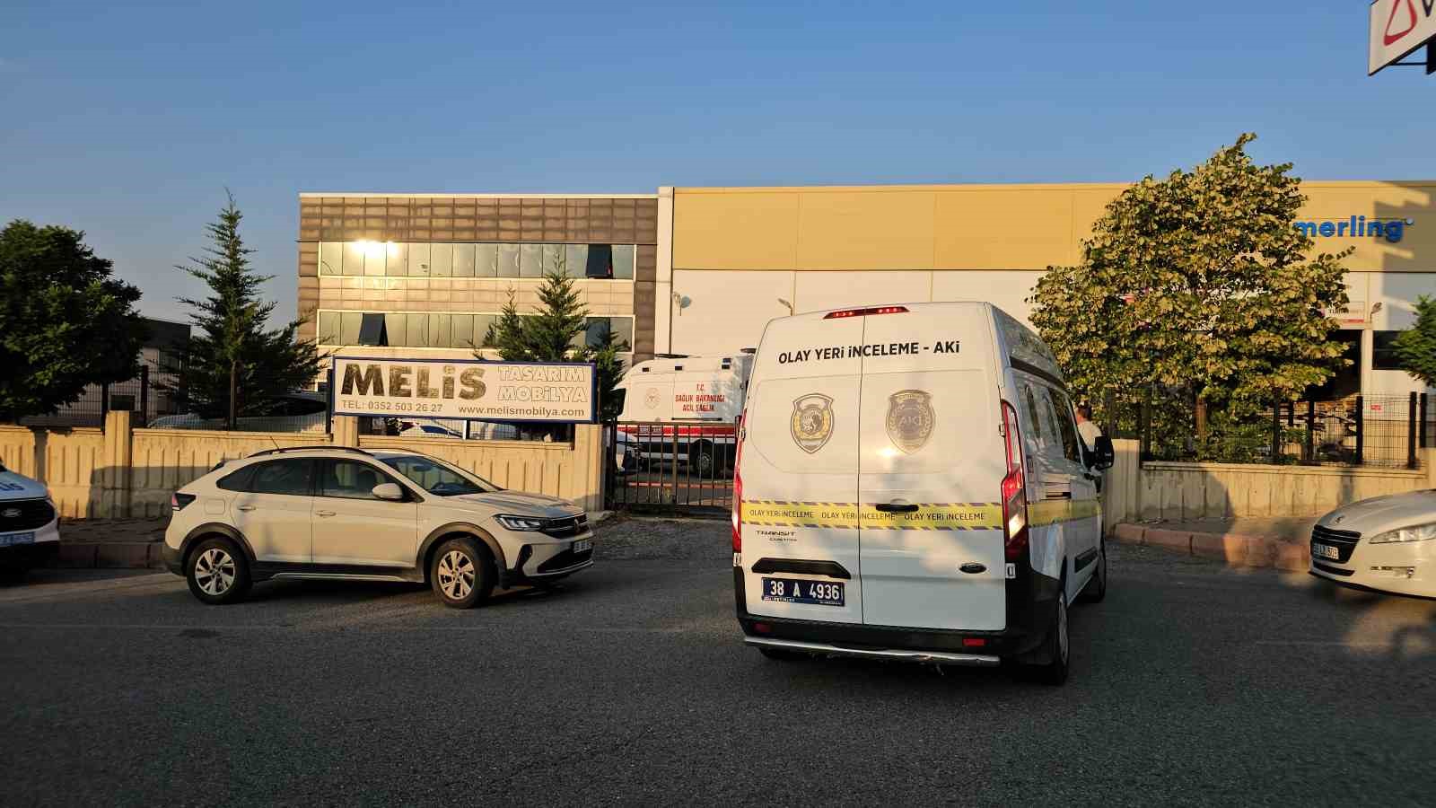 KAYSERİ’DE BİR ŞAHIS FABRİKA ÖNÜNDE İNTİHAR ETTİ