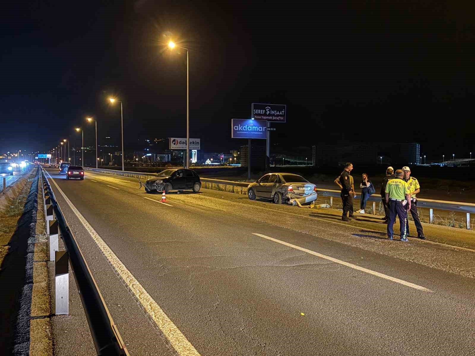KAYSERİ’DE İKİ OTOMOBİL ÇARPIŞTI: 1 YARALI