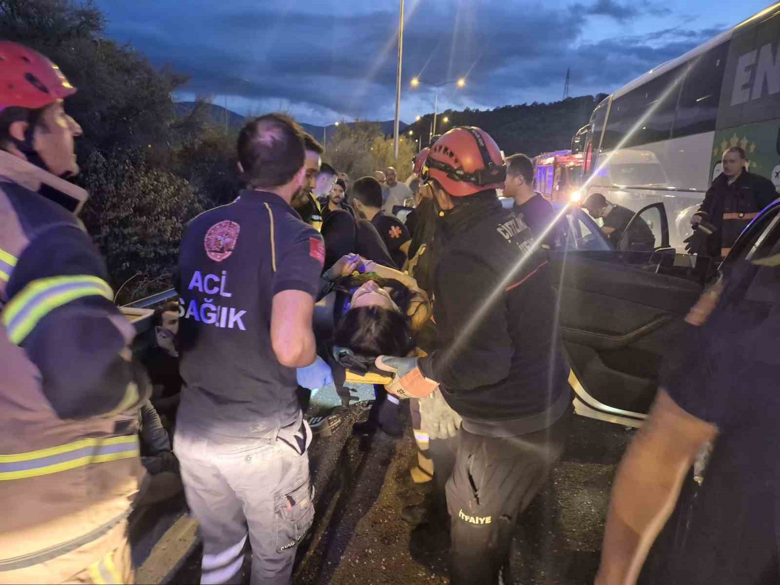 İSTANBUL-İZMİR OTOYOLU’NDA ZİNCİRLEME KAZA: 11 YARALI