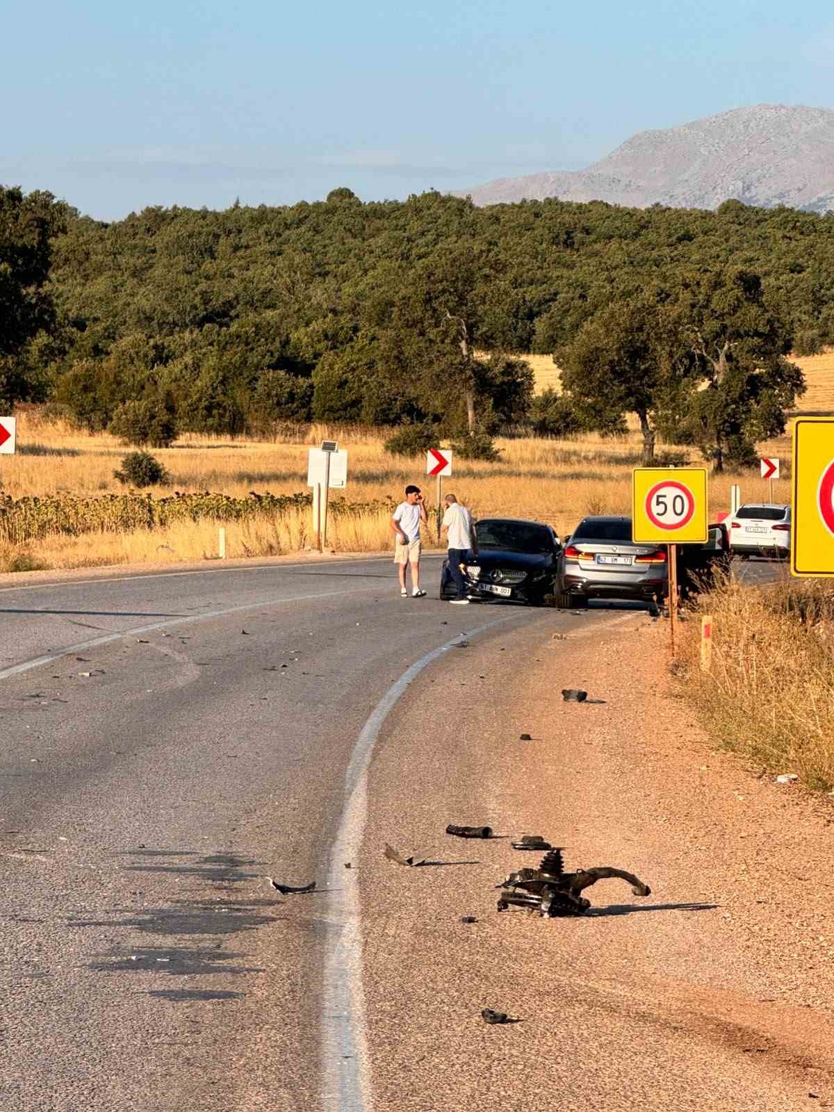 BEYŞEHİR’DE 3 OTOMOBİL ÇARPIŞTI: 6 YARALI