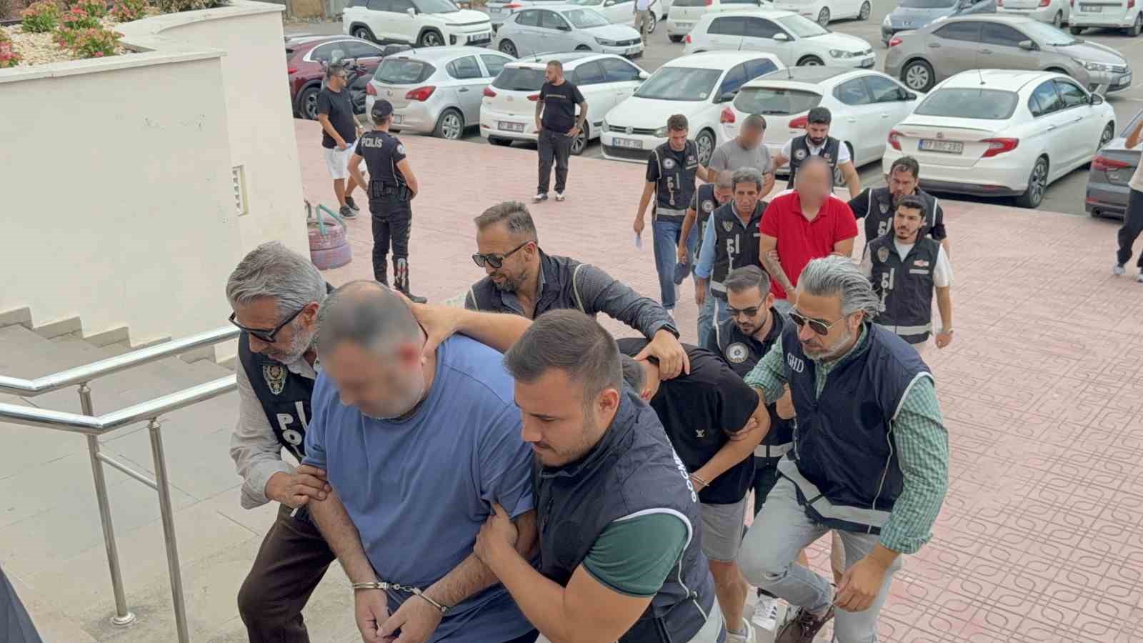 BODRUM’DAKİ TEFECİLİK OPERASYONUNDA 8 ŞÜPHELİ ADLİYEYE SEVK EDİLDİ