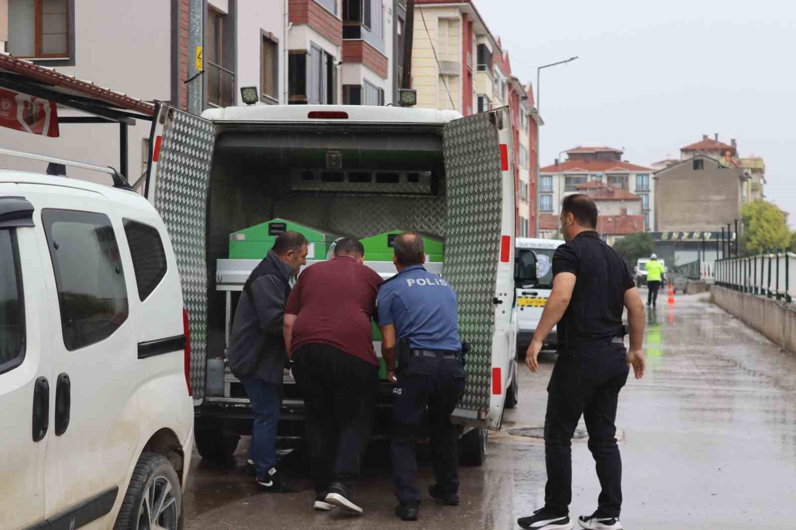 ÇORUM’DA KADIN CİNAYETİ: ESKİ EŞİNİ SİLAHLA ÖLDÜRÜP İNTİHAR ETTİ