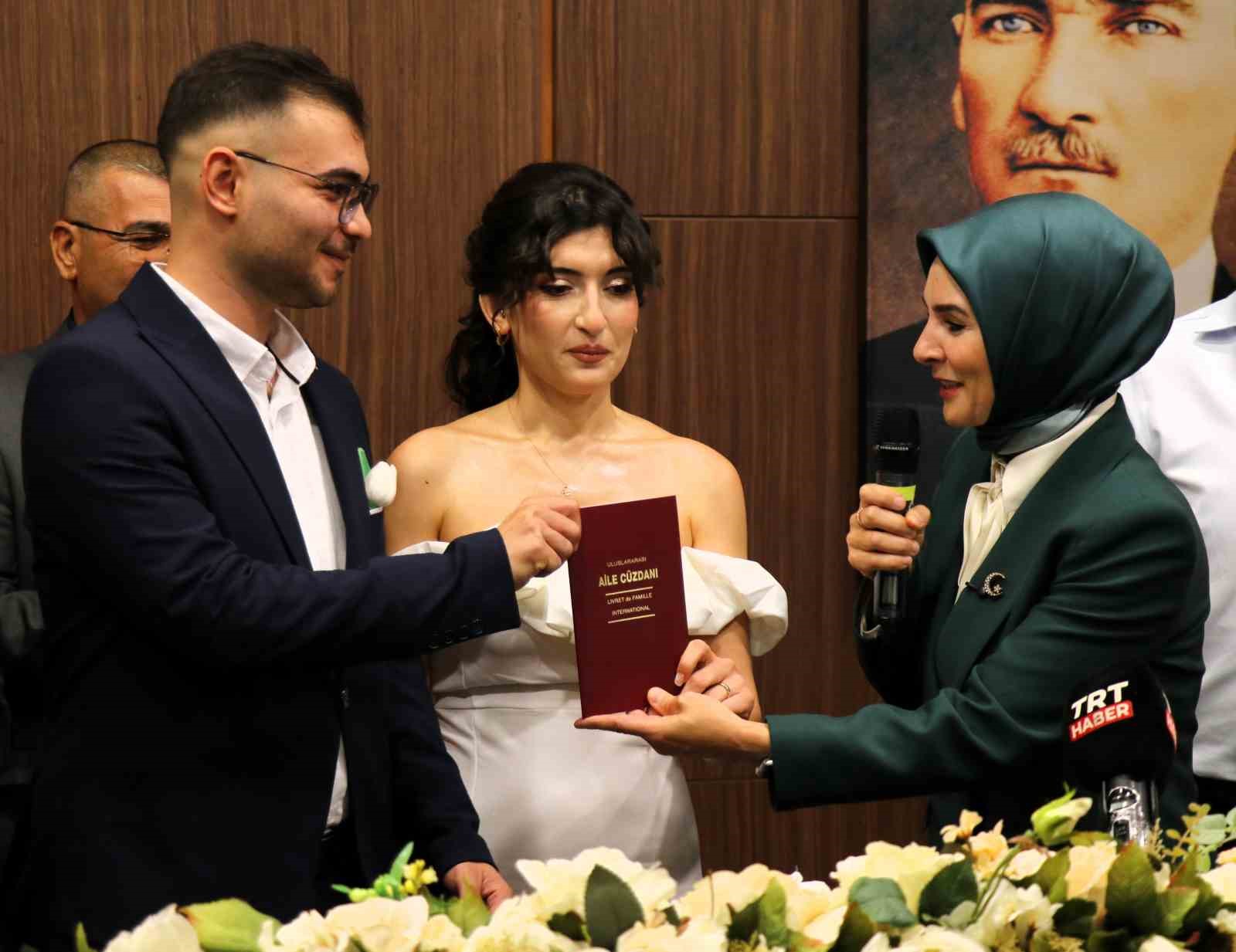 BAKAN GÖKTAŞ, EVLİLİK DESTEĞİNDEN YARARLANAN ÇİFTİN NİKAH ŞAHİDİ OLDU