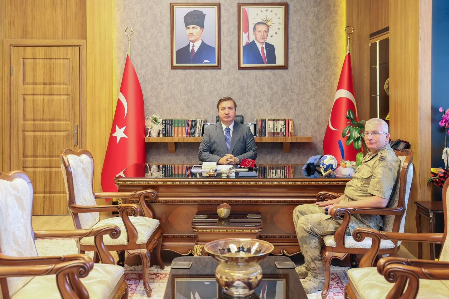 ERZİNCAN VALİSİ AYDOĞDU, İL JANDARMA KOMUTANI ALTUNDARAK’I KABUL ETTİ