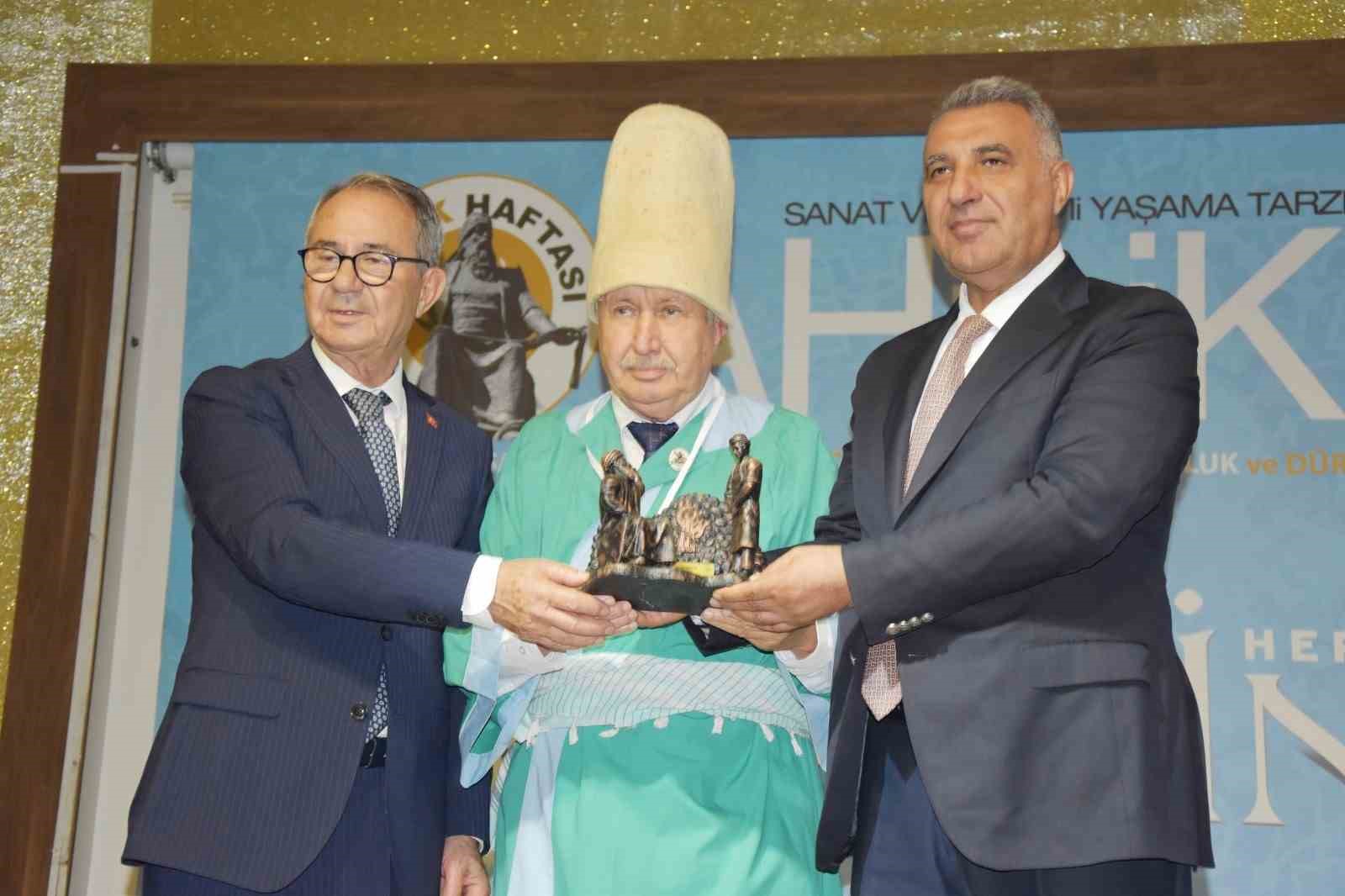 MANİSA’DA YILIN AHİSİ MEHMET AKGÜL OLDU