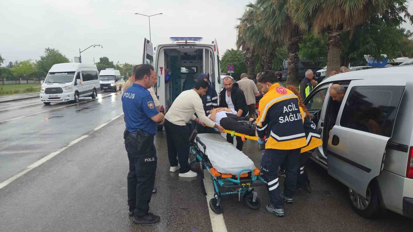SAMSUN’DA MOTOSİKLET YAYAYA ÇARPTI: 2 YARALI