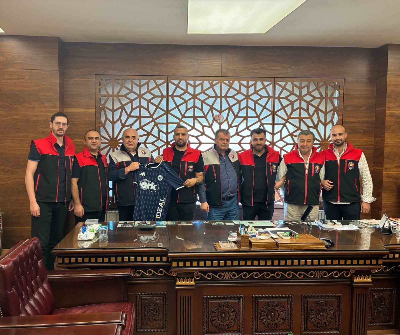 FAZLIOĞLU AİLESİNDEN OMUZ OMUZA SPONSORLUK ANLAŞMASI