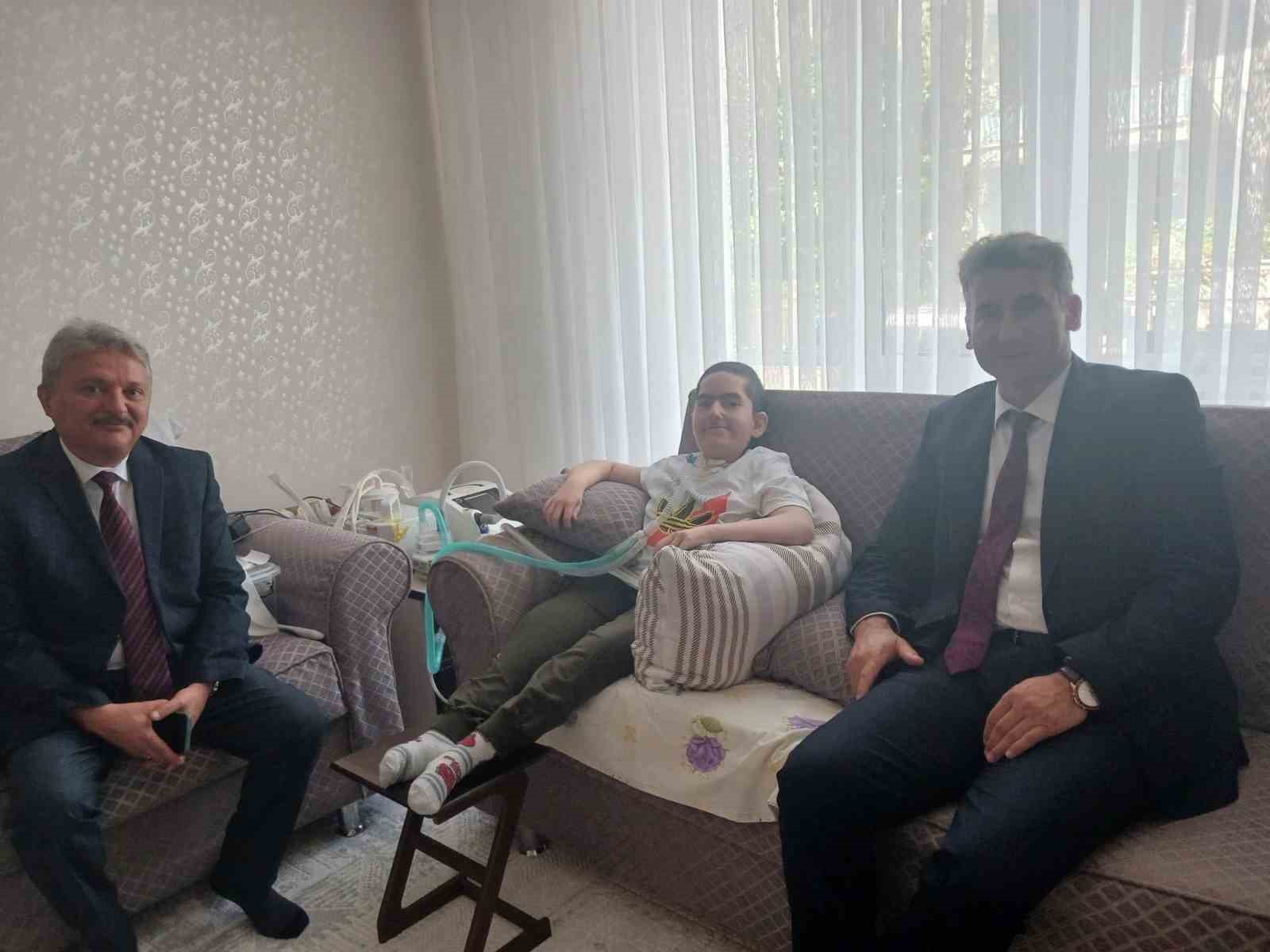 BEYŞEHİR’DE EVDE EĞİTİM GÖREN ÖĞRENCİLER UNUTULMADI