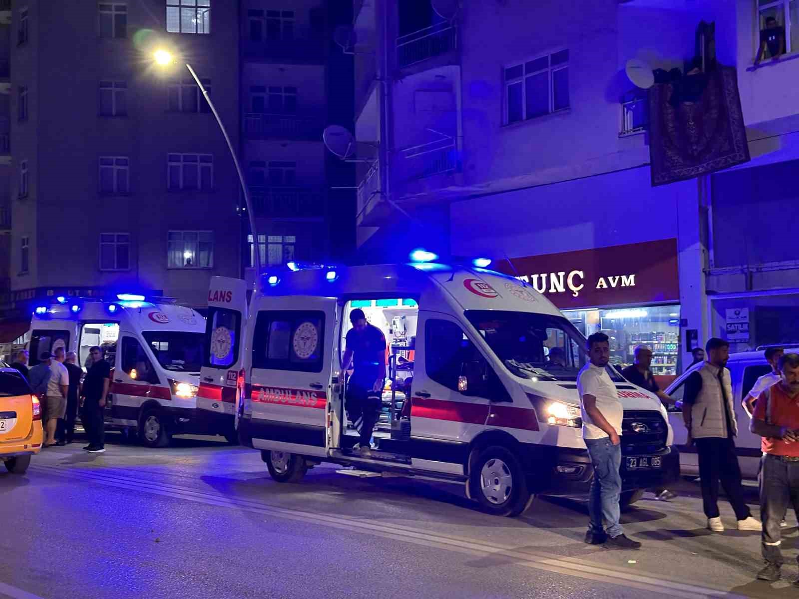 ELAZIĞ’DA ZİNCİRLEME TRAFİK KAZASI: 2 YARALI