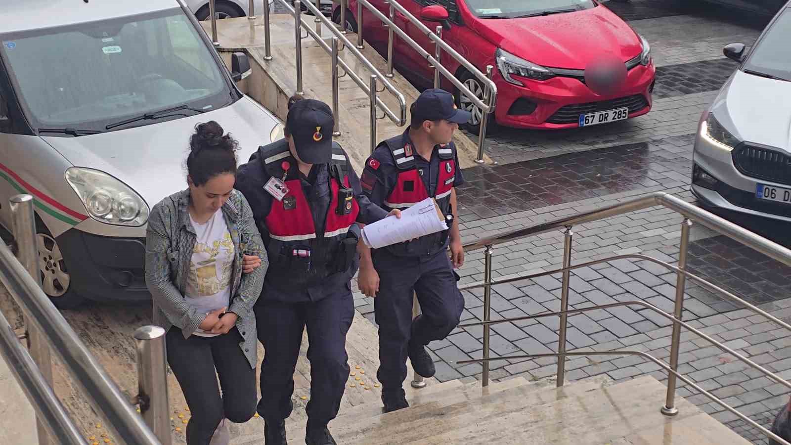 KIZLARINI ZİNCİRE BAĞLAYAN ANNE VE BABA TUTUKLANDI: 4 ÇOCUK KORUMA ALTINA ALINDI
