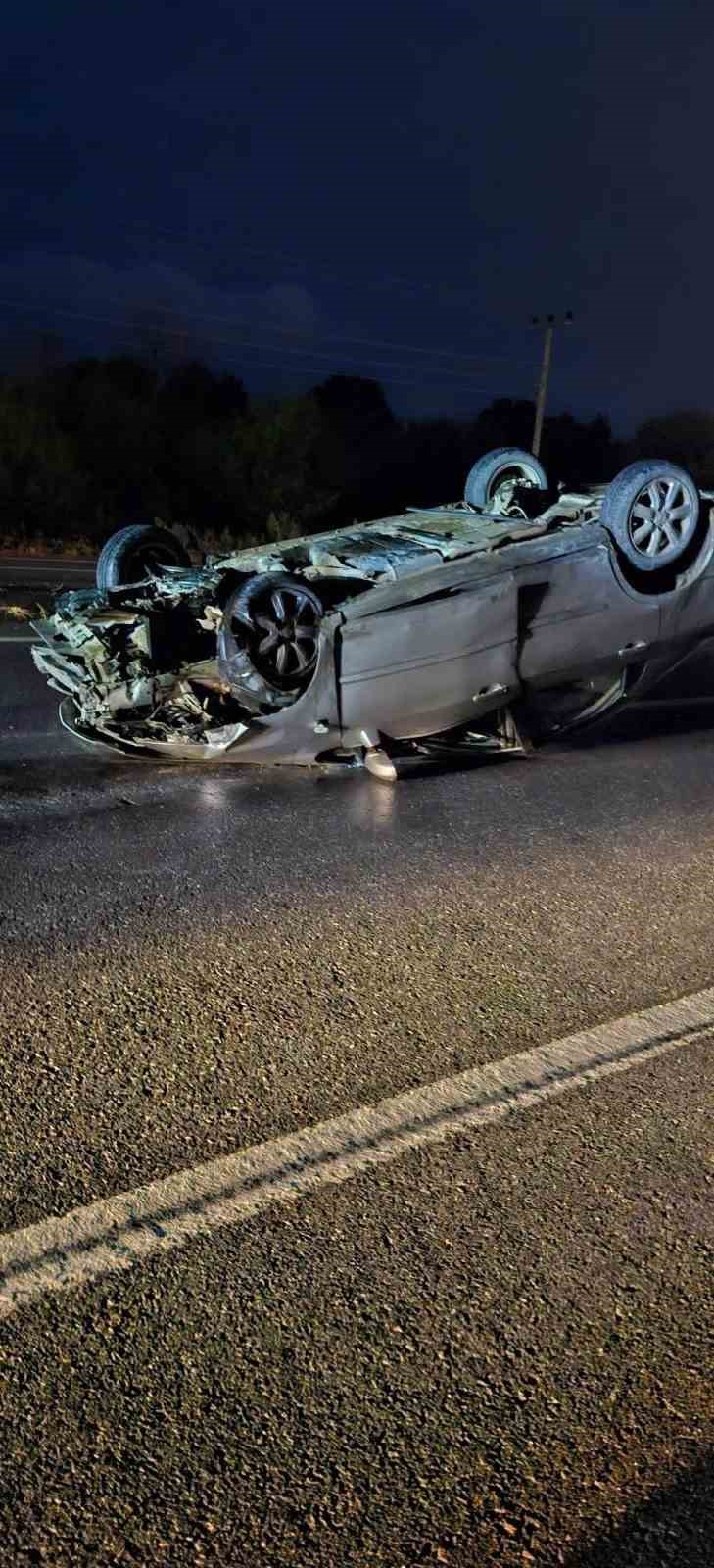 KONTROLDEN ÇIKAN OTOMOBİL, FINDIK MAKİNESİ VE BİÇERDÖVERE ÇARPIP TAKLA ATTI: 1 YARALI
