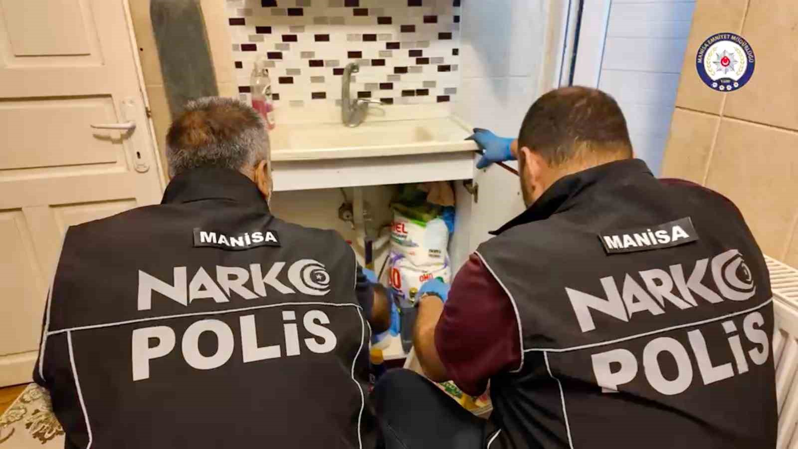 MANİSA’DA ZEHİR TACİRLERİNE OPERASYON: 20 KİŞİ TUTUKLANDI