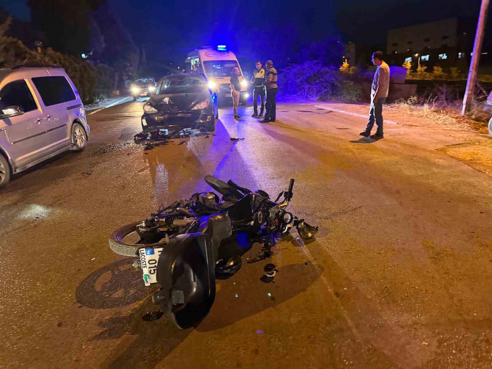 OTOMOBİL İLE MOTOSİKLET ÇARPIŞTI, 1 YARALI