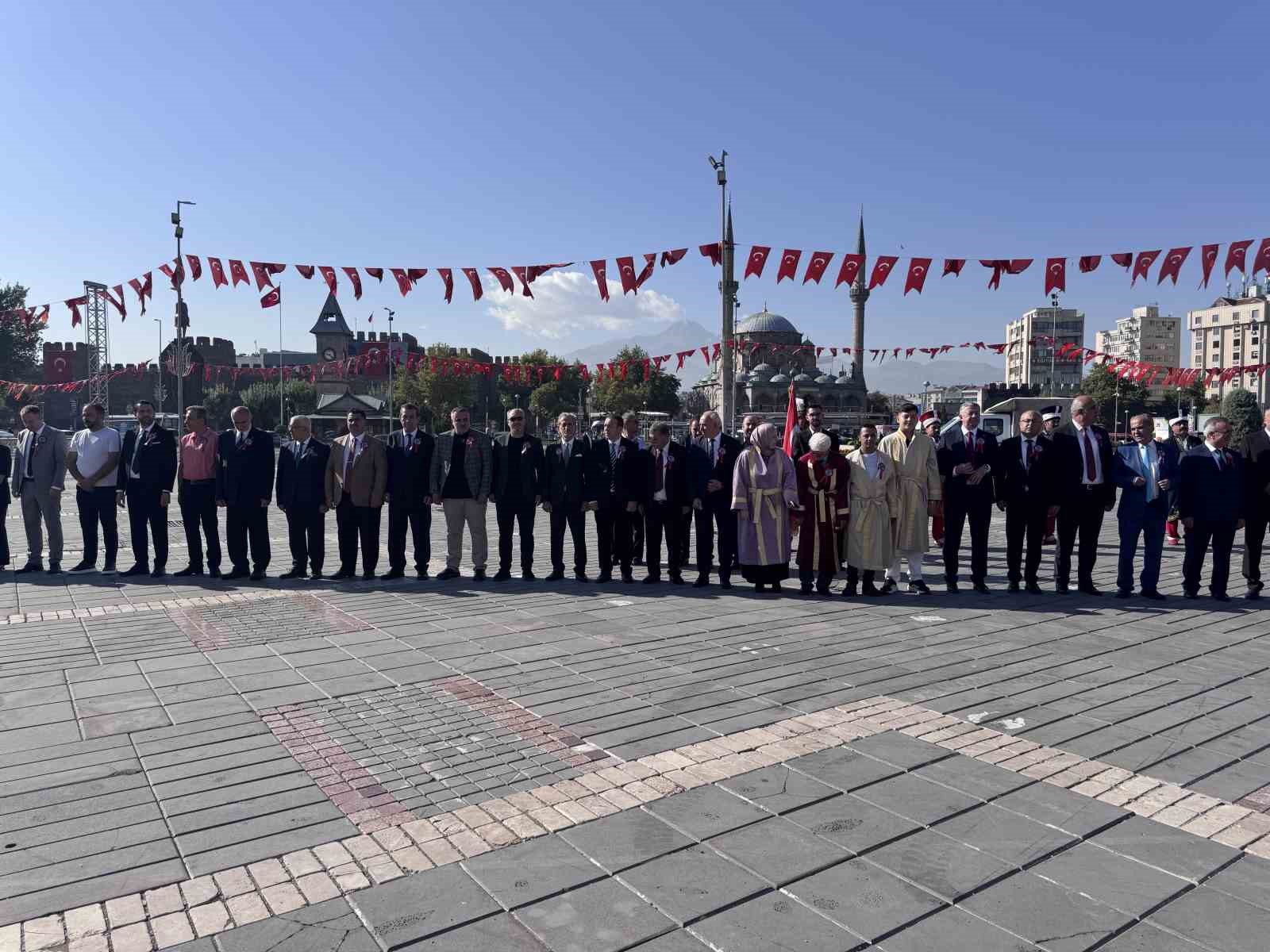 KAYSERİ’DE AHİLİK KUTLAMALARI ÇELENK SUNMA TÖRENİ İLE BAŞLADI