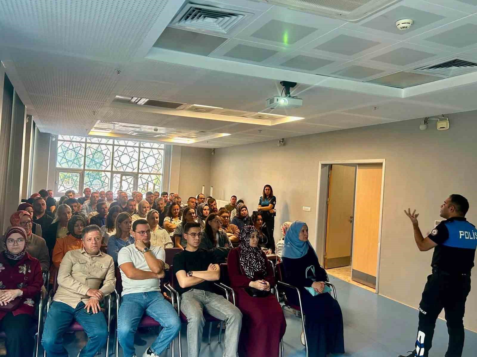BİLECİK’TE 76 ÖZEL GÜVENLİK GÖREVLİSİNE NARKOTİK EĞİTİMİ