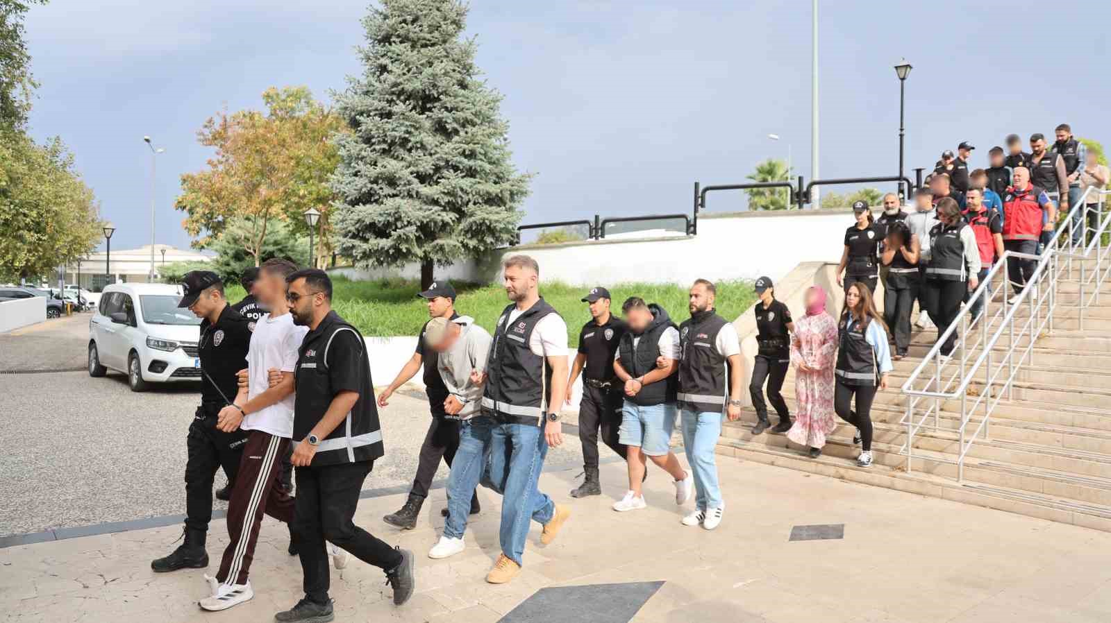 MUĞLA’DA "SOKAKLAR GÜVENDE" OPERASYONU: 20 ŞÜPHELİ ADLİYEYE SEVK EDİLDİ