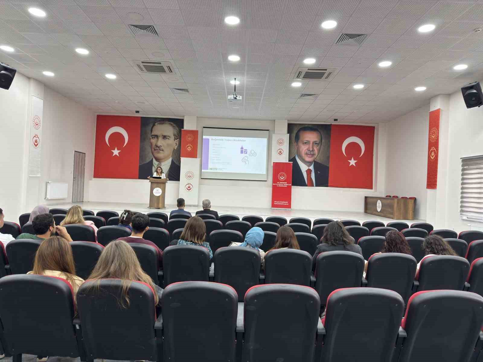 ESKİŞEHİR’DE AİLE VE SOSYAL HİZMETLER PERSONELİNE BAĞIMLILIK EĞİTİMİ
