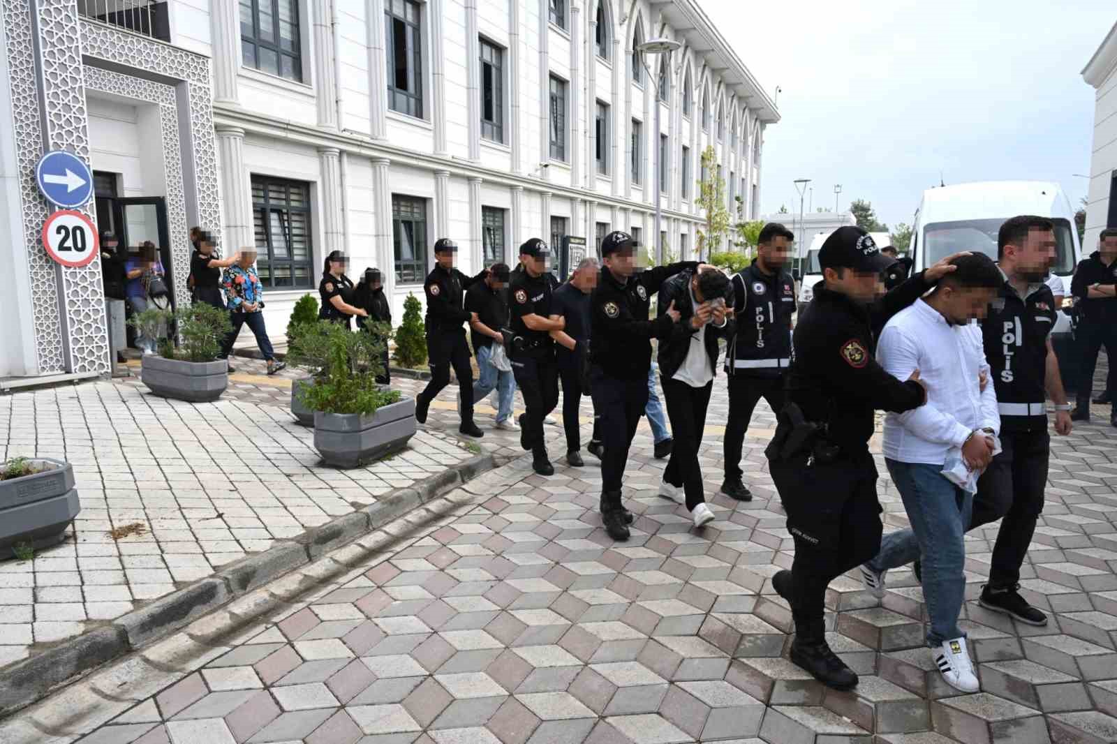 ’SOKAKLAR GÜVENDE’ OPERASYONUNDA HEDEFLENEN 14 ŞÜPHELİ YAKALANDI: 7 TUTUKLAMA