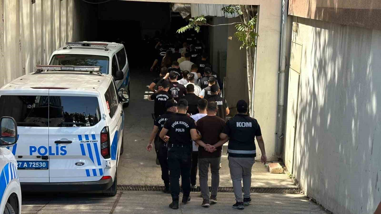 GAZİANTEP’TE ’SOKAKLAR GÜVENDE’ OPERASYONUNDA 18 ŞÜPHELİ TUTUKLANDI