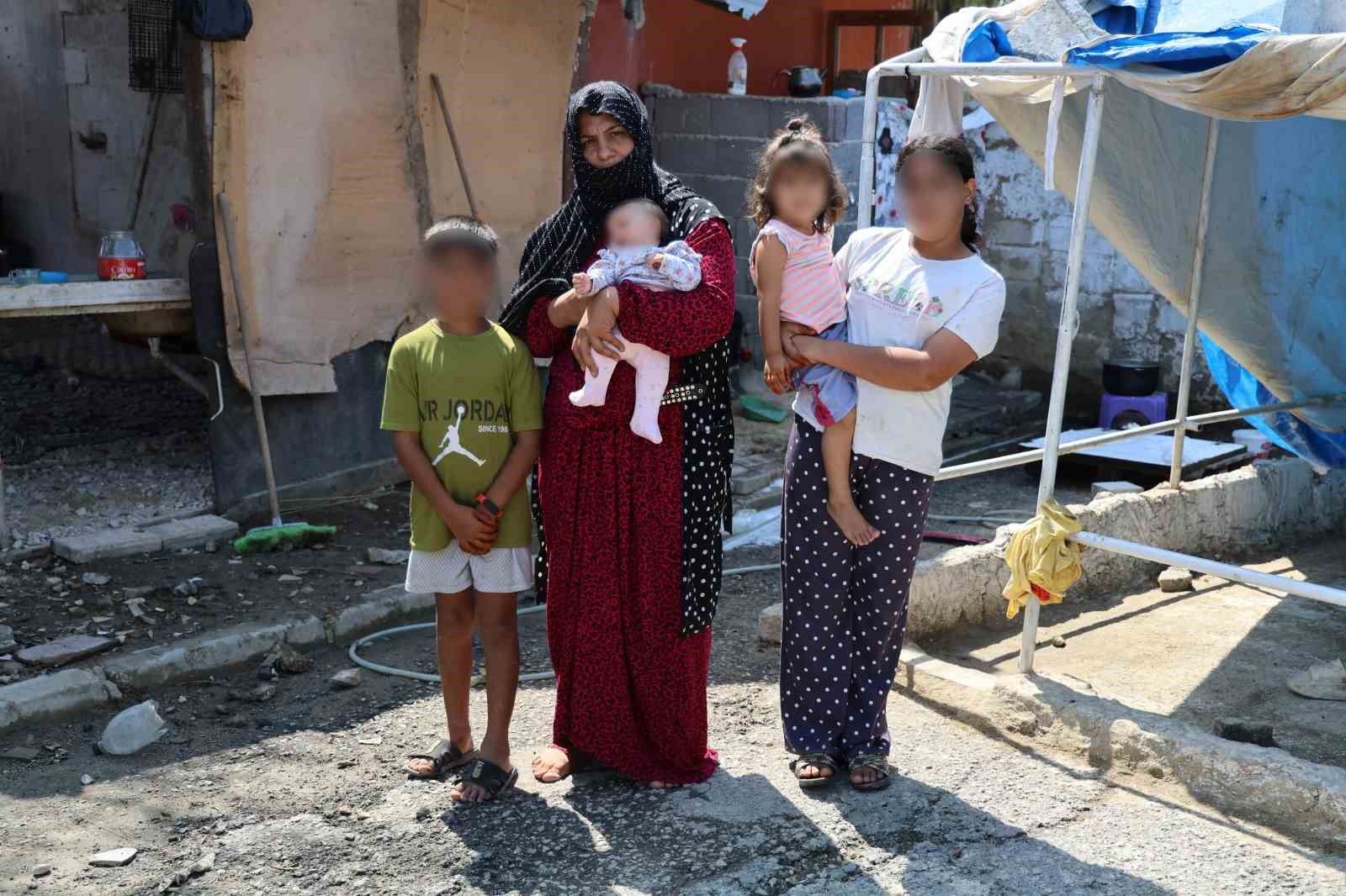 EV ALMA HAYALİYLE KANDIRILDI, 5 ÇOCUĞUYLA AHIRDA YAŞAMAYA BAŞLADI