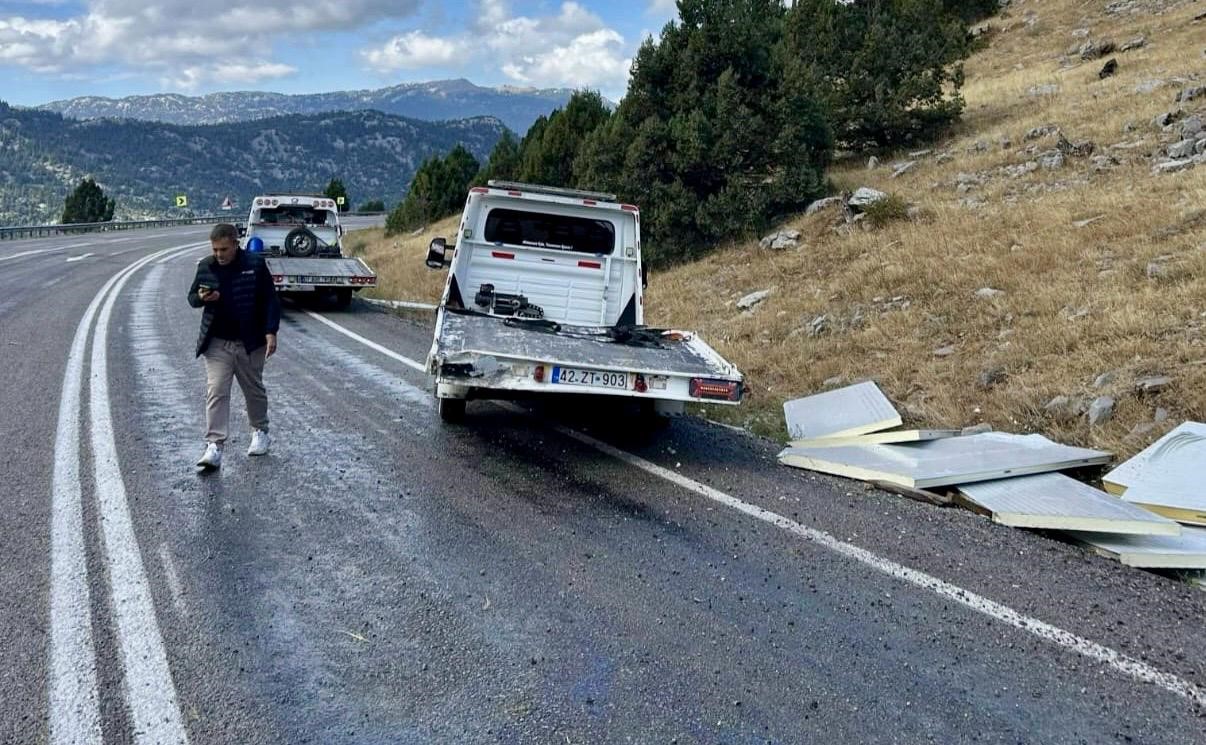 ANTALYA’DA İKİ AYRI TRAFİK KAZASINDA 2 KİŞİ YARALANDI